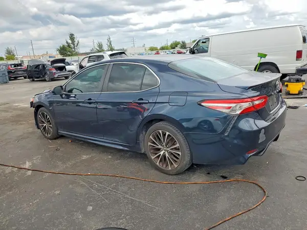 4T1B11HK8JU643266 2018 TOYOTA CAMRY - Image 2