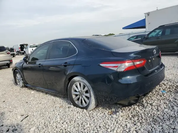 4T1B11HK8JU643347 2018 TOYOTA CAMRY - Image 2