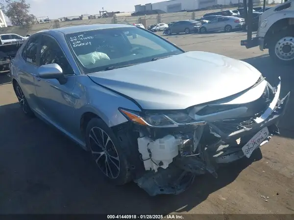 4T1B11HK8JU644692 2018 TOYOTA CAMRY - Image 1