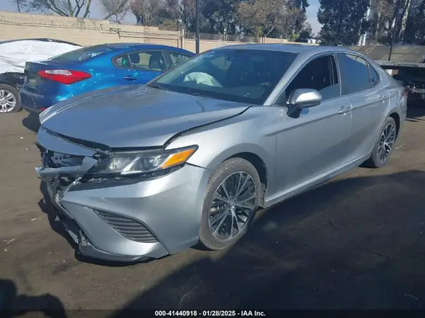 4T1B11HK8JU644692 2018 TOYOTA CAMRY - Image 2