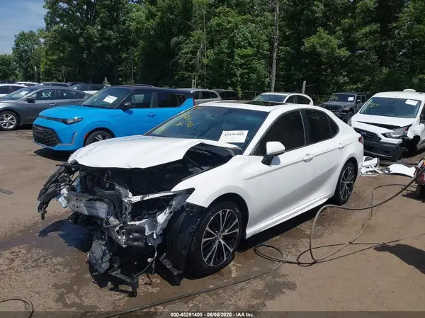 4T1B11HK8JU644840 2018 TOYOTA CAMRY - Image 2