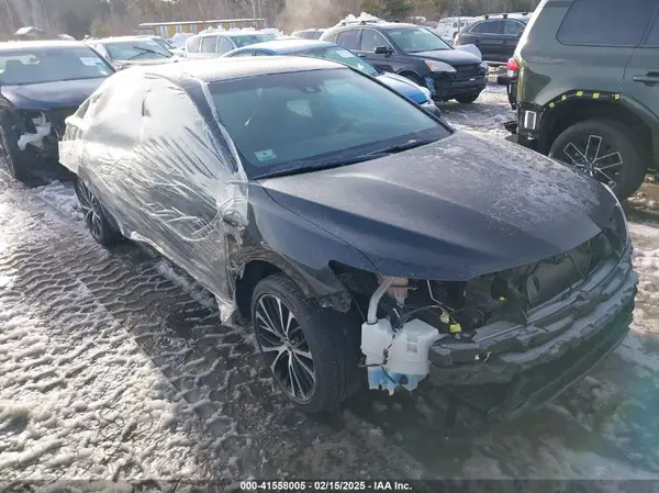 4T1B11HK8JU646037 2018 TOYOTA CAMRY - Image 1