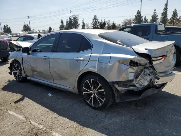 4T1B11HK8JU646068 2018 TOYOTA CAMRY - Image 2