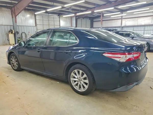 4T1B11HK8JU646300 2018 TOYOTA CAMRY - Image 2