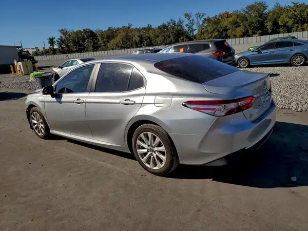 4T1B11HK8JU648564 2018 TOYOTA CAMRY - Image 2