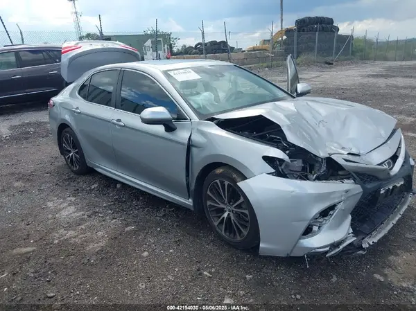 4T1B11HK8JU649942 2018 TOYOTA CAMRY - Image 1