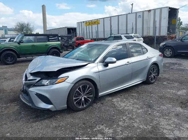 4T1B11HK8JU649942 2018 TOYOTA CAMRY - Image 2