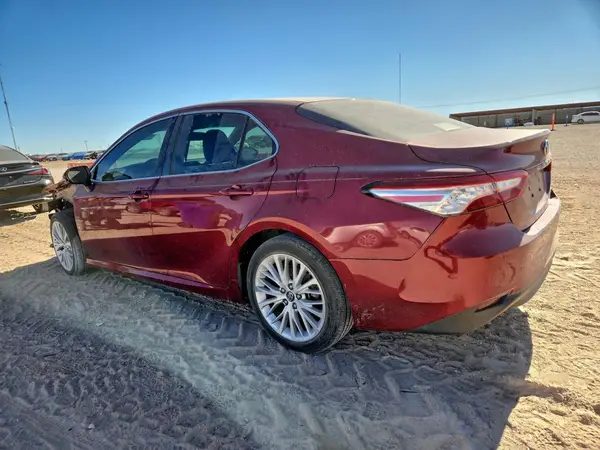 4T1B11HK8JU650542 2018 TOYOTA CAMRY - Image 2