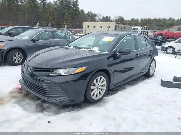 4T1B11HK8JU651383 2018 TOYOTA CAMRY - Image 2