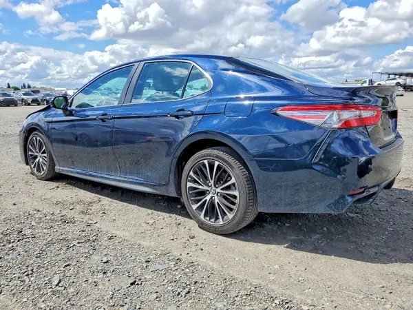4T1B11HK8JU652999 2018 TOYOTA CAMRY - Image 2