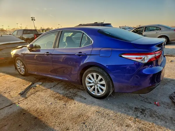 4T1B11HK8JU654042 2018 TOYOTA CAMRY - Image 2