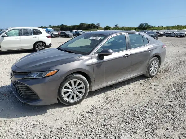 4T1B11HK8JU654638 2018 TOYOTA CAMRY - Image 1