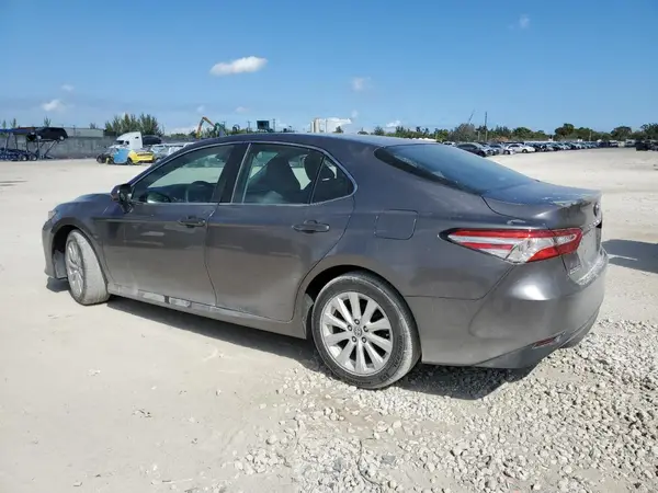 4T1B11HK8JU654638 2018 TOYOTA CAMRY - Image 2