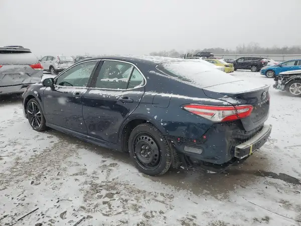 4T1B11HK8JU654817 2018 TOYOTA CAMRY - Image 2