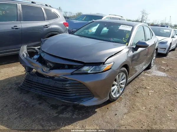 4T1B11HK8JU655059 2018 TOYOTA CAMRY - Image 2