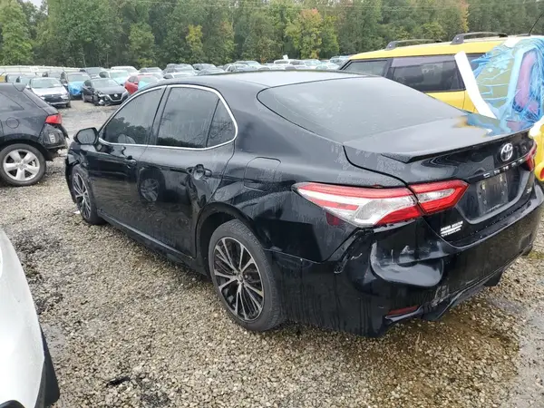 4T1B11HK8JU655062 2018 TOYOTA CAMRY - Image 2