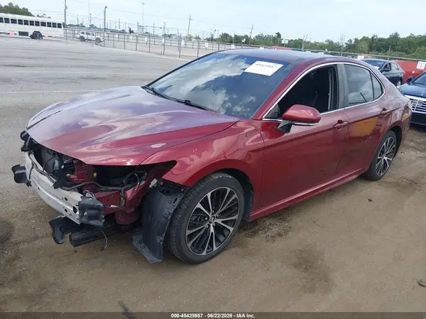 4T1B11HK8JU656583 2018 TOYOTA CAMRY - Image 2