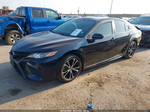 4T1B11HK8JU656809 2018 TOYOTA CAMRY - Image 2
