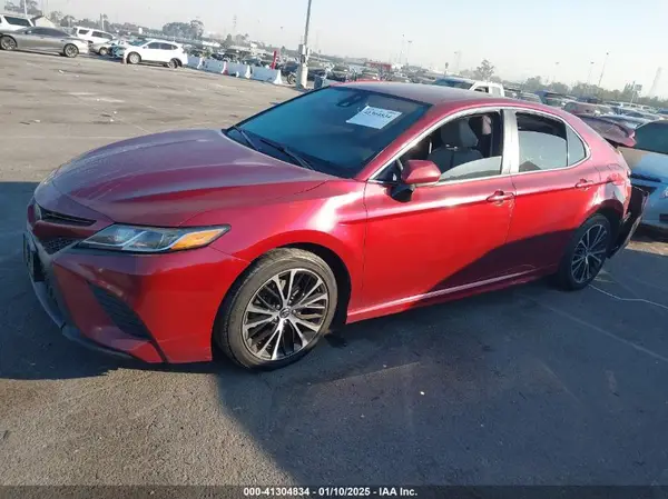 4T1B11HK8JU657281 2018 TOYOTA CAMRY - Image 2