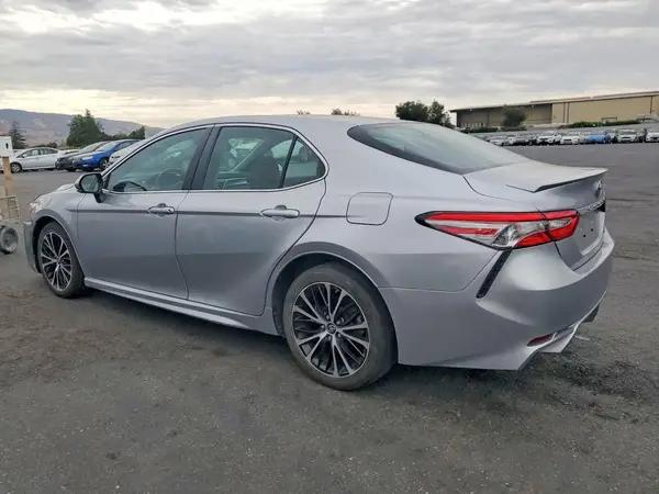 4T1B11HK8JU658253 2018 TOYOTA CAMRY - Image 2