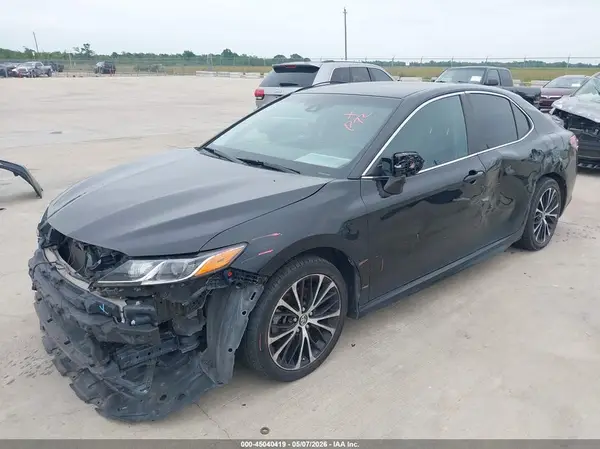 4T1B11HK8JU658432 2018 TOYOTA CAMRY - Image 2