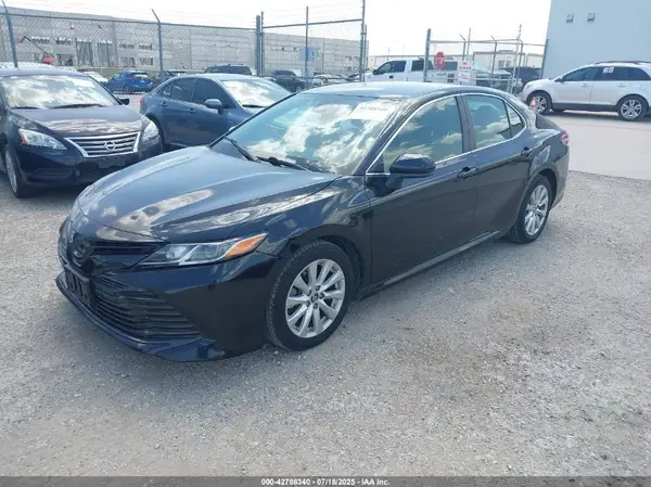 4T1B11HK8JU658673 2018 TOYOTA CAMRY - Image 2