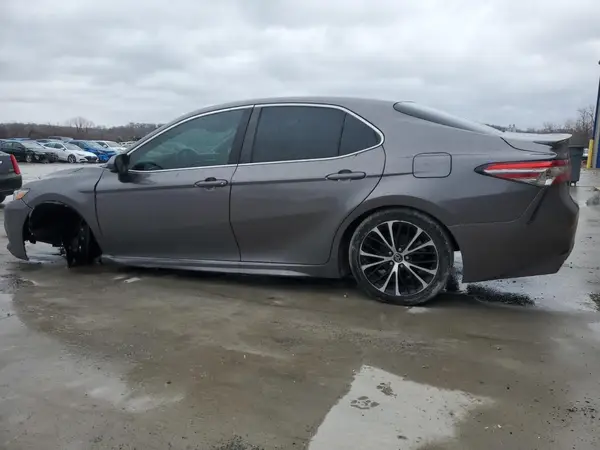 4T1B11HK8JU660102 2018 TOYOTA CAMRY - Image 2