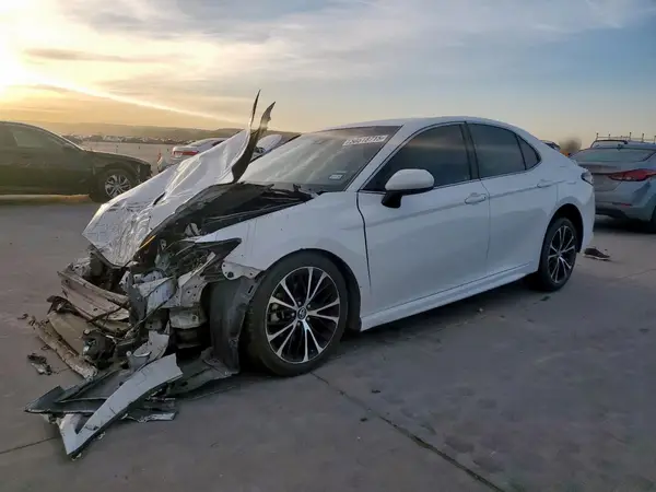 4T1B11HK8JU660567 2018 TOYOTA CAMRY - Image 1