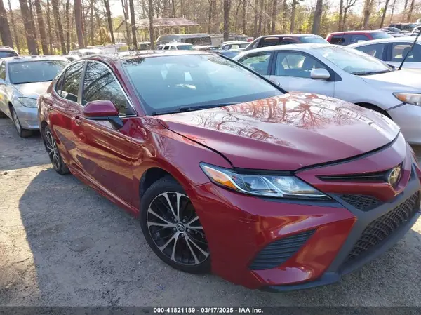 4T1B11HK8JU662867 2018 TOYOTA CAMRY - Image 1