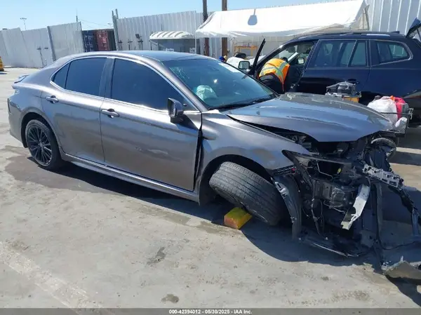 4T1B11HK8JU663937 2018 TOYOTA CAMRY - Image 1