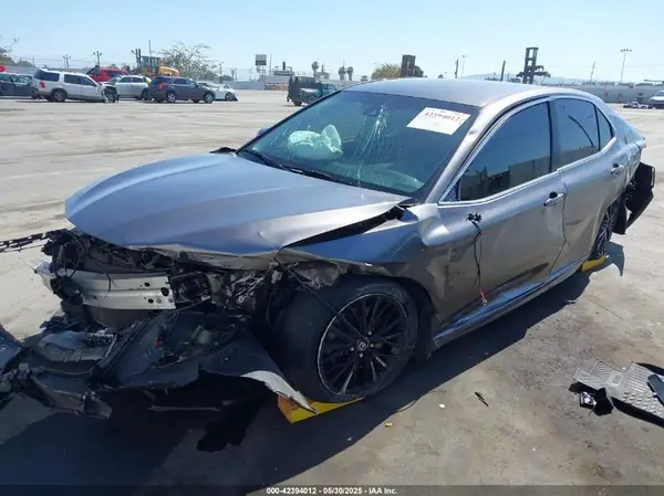 4T1B11HK8JU663937 2018 TOYOTA CAMRY - Image 2