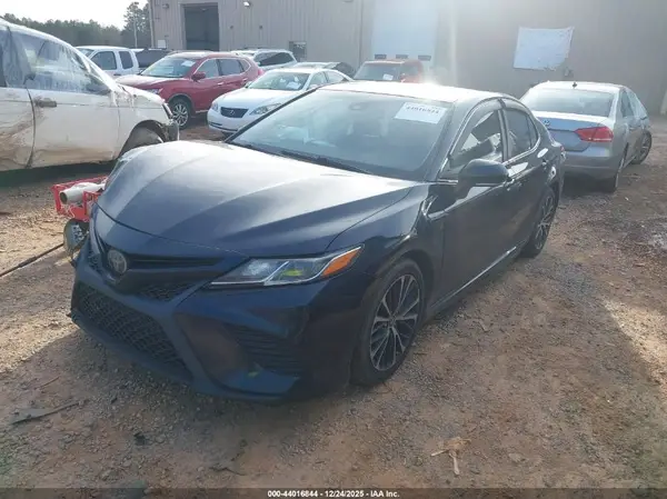4T1B11HK8JU664277 2018 TOYOTA CAMRY - Image 2
