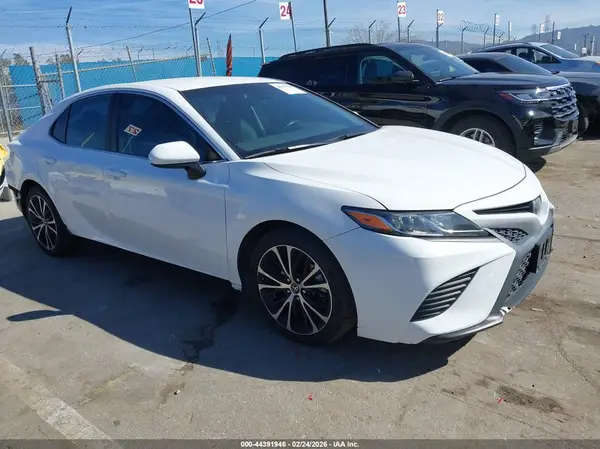 4T1B11HK8JU664358 2018 TOYOTA CAMRY - Image 1