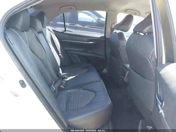 4T1B11HK8JU664358 2018 TOYOTA CAMRY - Image 8