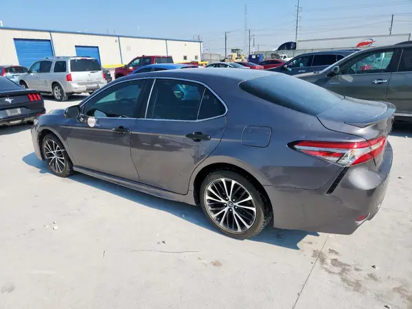4T1B11HK8JU664974 2018 TOYOTA CAMRY - Image 2