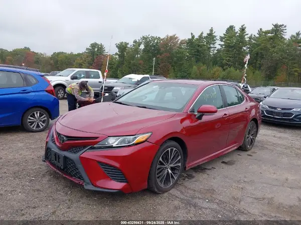 4T1B11HK8JU666093 2018 TOYOTA CAMRY - Image 2