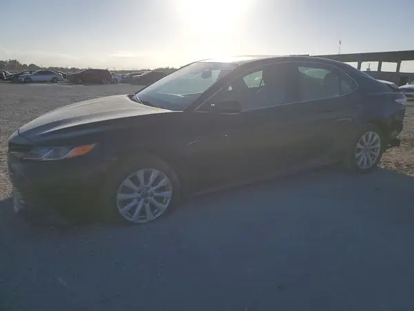 4T1B11HK8JU666546 2018 TOYOTA CAMRY - Image 1