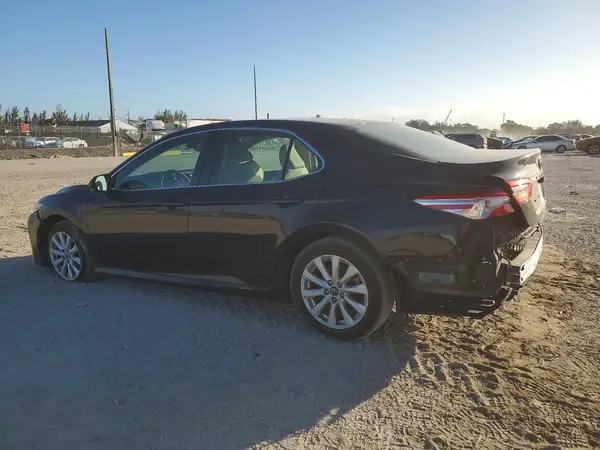 4T1B11HK8JU666546 2018 TOYOTA CAMRY - Image 2