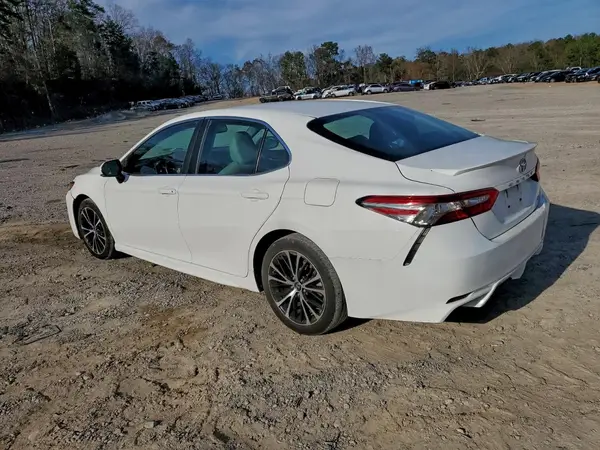 4T1B11HK8JU666594 2018 TOYOTA CAMRY - Image 2