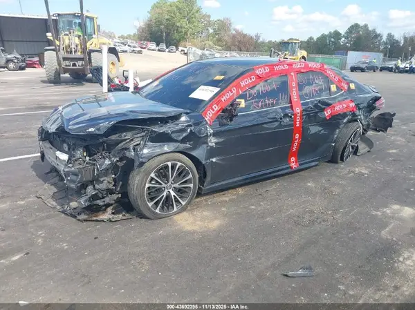 4T1B11HK8JU666952 2018 TOYOTA CAMRY - Image 2