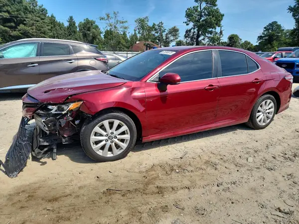 4T1B11HK8JU667180 2018 TOYOTA CAMRY - Image 1