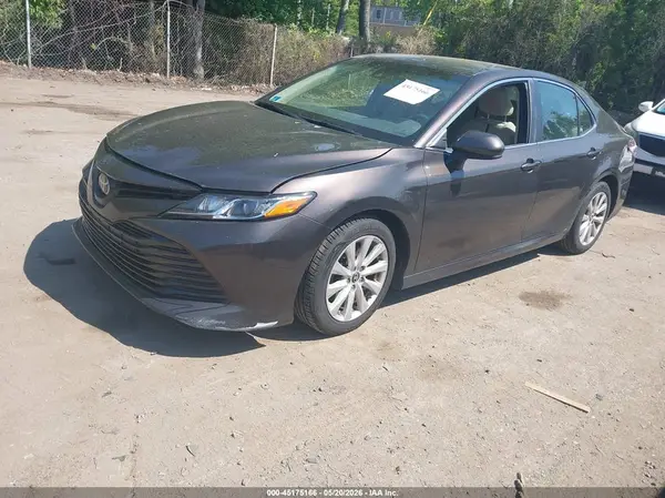 4T1B11HK8JU667969 2018 TOYOTA CAMRY - Image 2