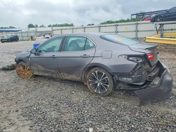 4T1B11HK8JU669463 2018 TOYOTA CAMRY - Image 2