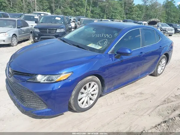 4T1B11HK8JU669642 2018 TOYOTA CAMRY - Image 2