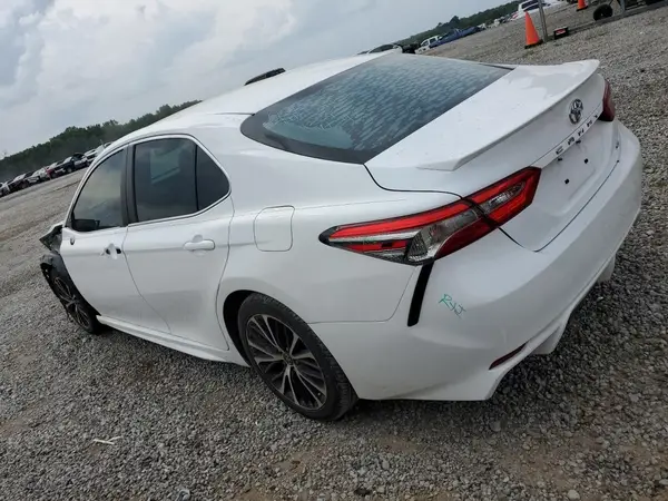 4T1B11HK8JU669723 2018 TOYOTA CAMRY - Image 2