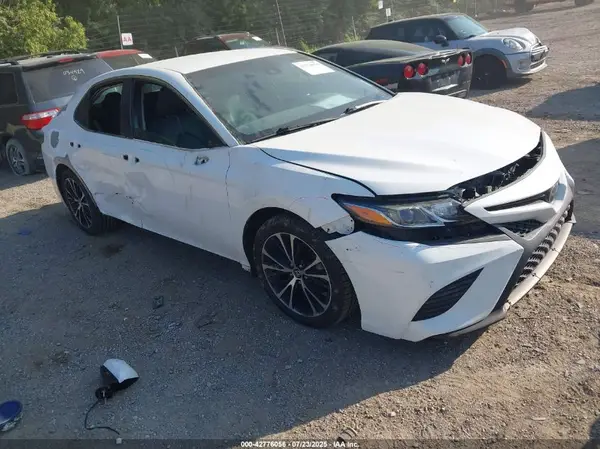 4T1B11HK8JU670418 2018 TOYOTA CAMRY - Image 1