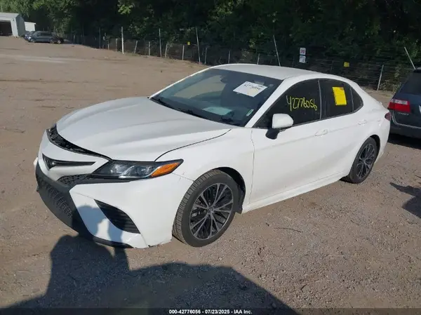 4T1B11HK8JU670418 2018 TOYOTA CAMRY - Image 2