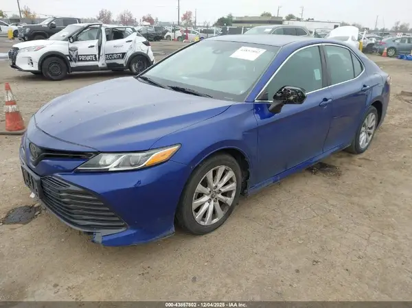 4T1B11HK8JU670810 2018 TOYOTA CAMRY - Image 2