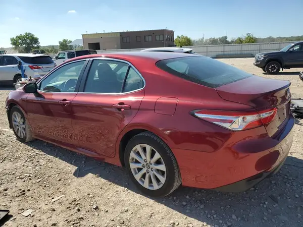 4T1B11HK8JU671620 2018 TOYOTA CAMRY - Image 2