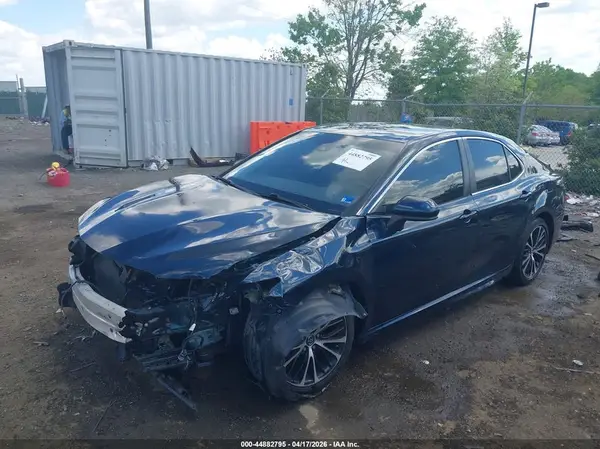 4T1B11HK8JU672525 2018 TOYOTA CAMRY - Image 2